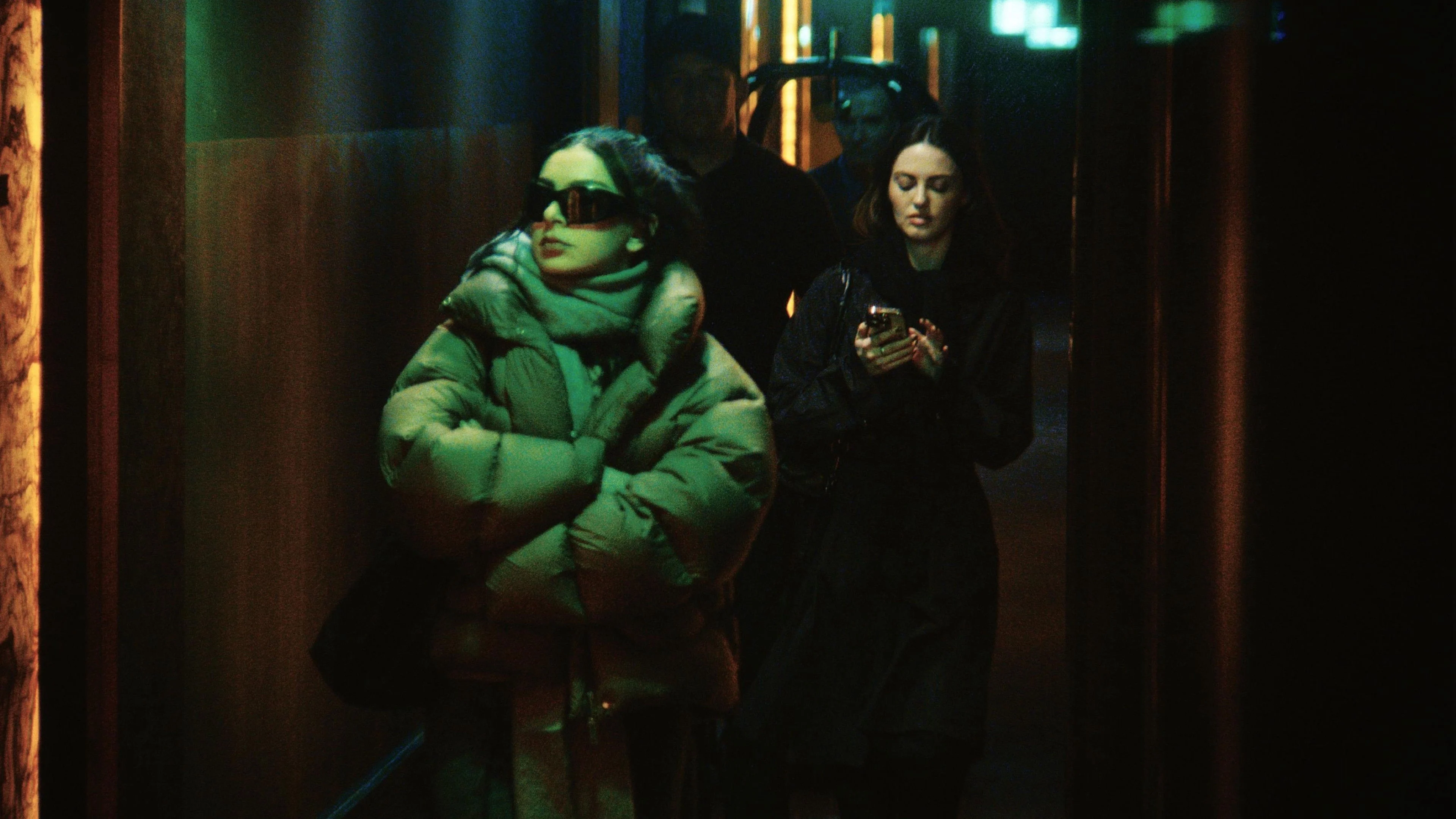 Khoảnh Khắc Full